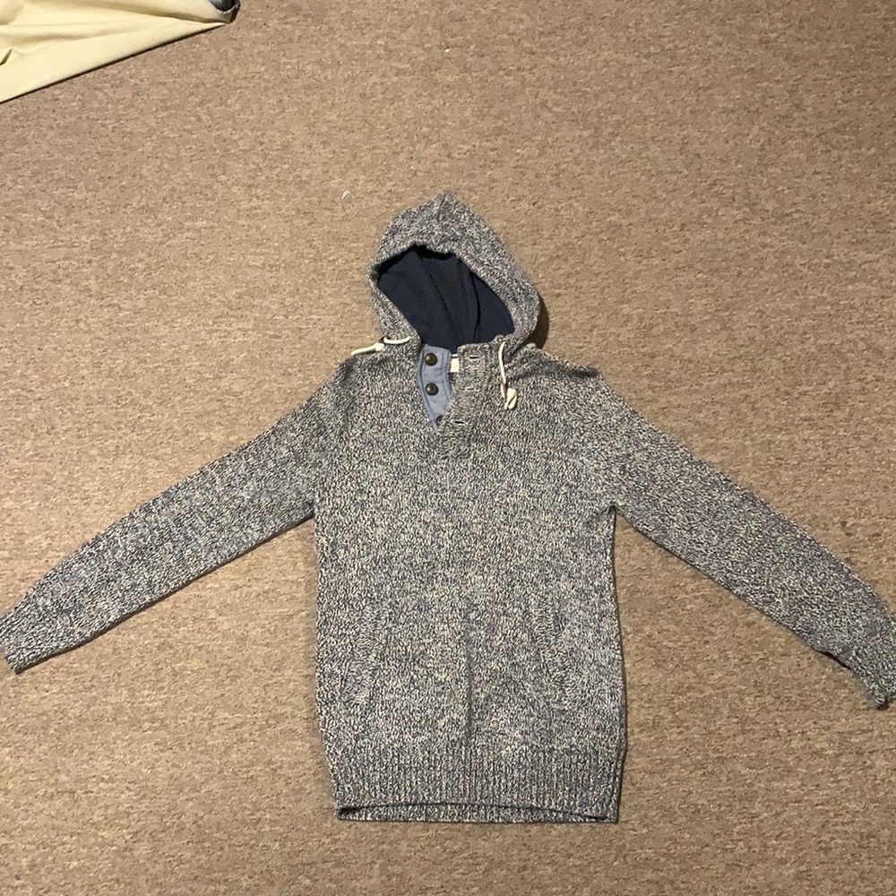 a men’s knitwear hoodie from H&M